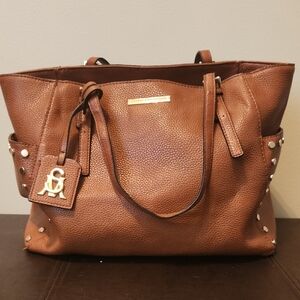 Steve Madden Stylish Brown Tote with Gold Accents